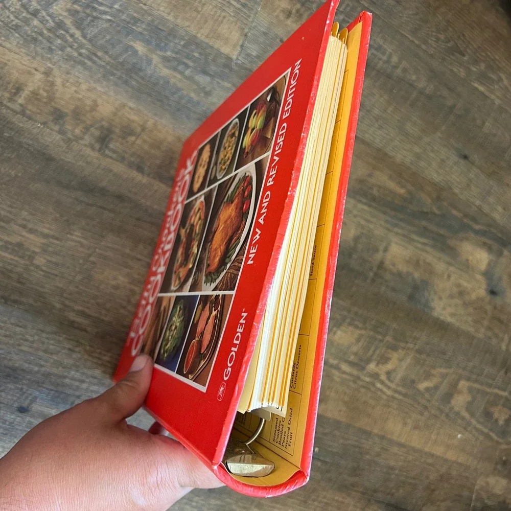 Vintage 1980 Betty Crocker Cookbook New and Revised Edition Ring Binder Golden